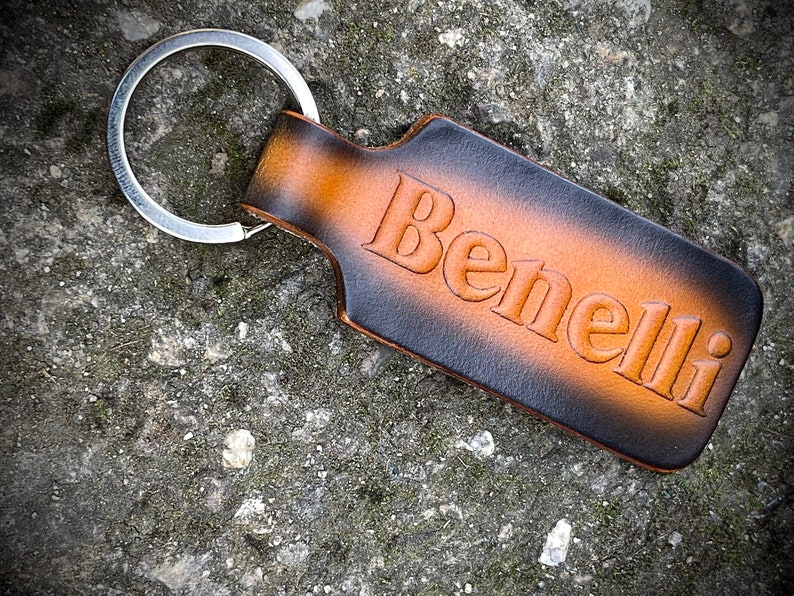 KEY FOB.CLASSIC ITALIAN MOTORCYCLES BENELLI MOTORCYCLES FAUX LEATHER KEY RING 